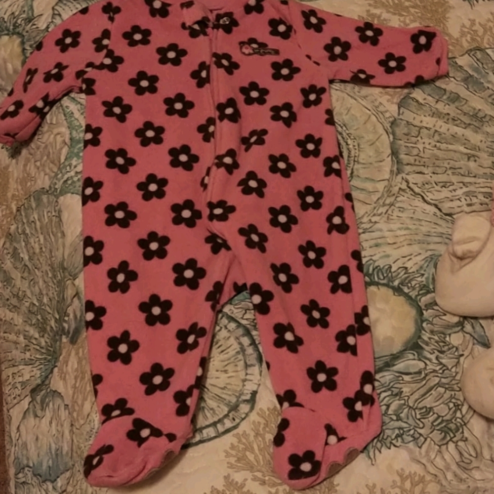 Carter's onsie. Sz 6 months